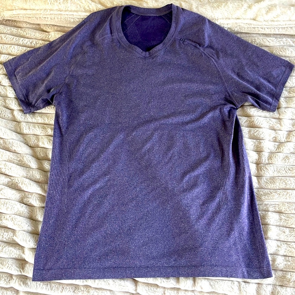 Lululemon mens XL purple Short sleeve T Shirt (V-neck)